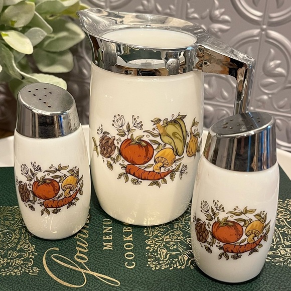 Vintage glass condiment set with chrome lids and handle. - Picture 1 of 7